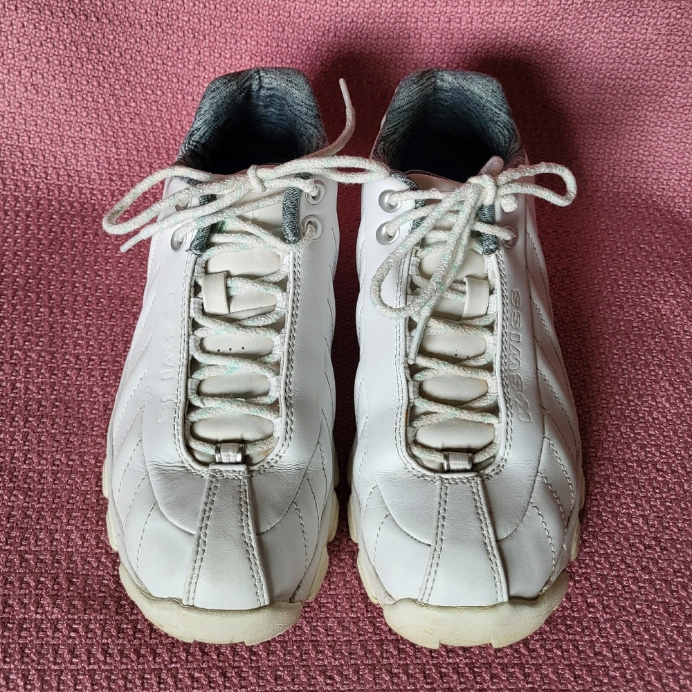 A Classic K-Swiss  Athletic Shoe Women's Size 7